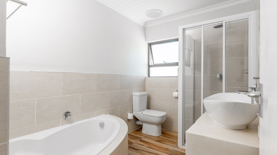 9 Bedroom Property for Sale in Struisbaai Western Cape